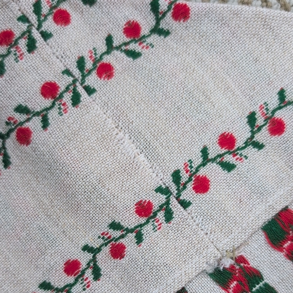 Farmhouse Scandinavian Table Runner Linen-Like Red Green Floral Vines Embroidery - Picture 9 of 9